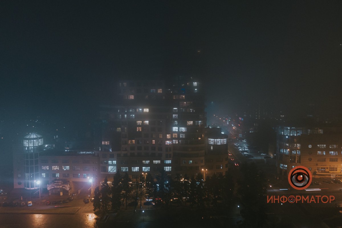 Сложно угадать, что скрывается за белой пеленой в нескольких сотнях метров Сложно угадать, что скрывается за белой пеленой в нескольких сотнях метров