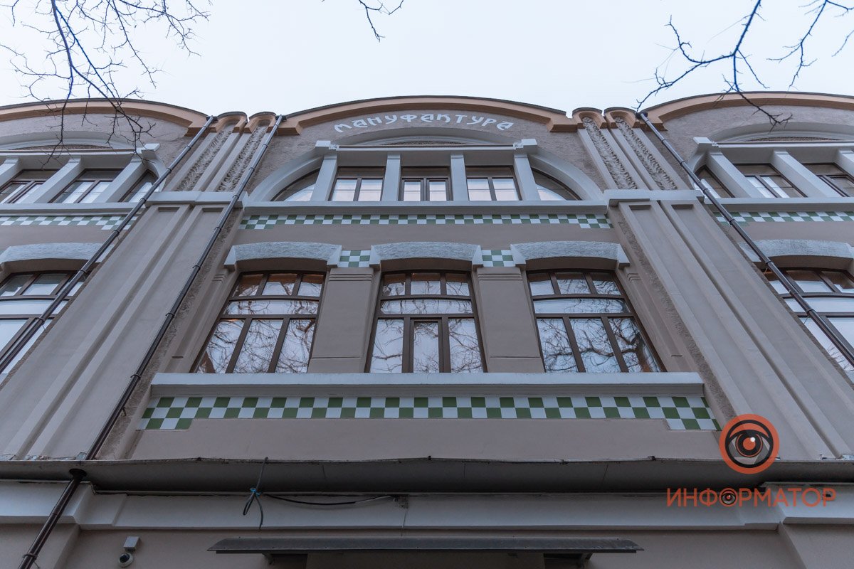 В 1990-ые там работала кондитерская фабрика