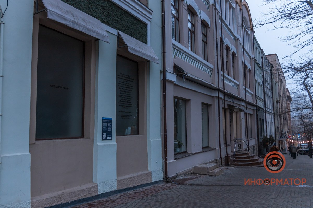 Много лет здание простояло брошенным