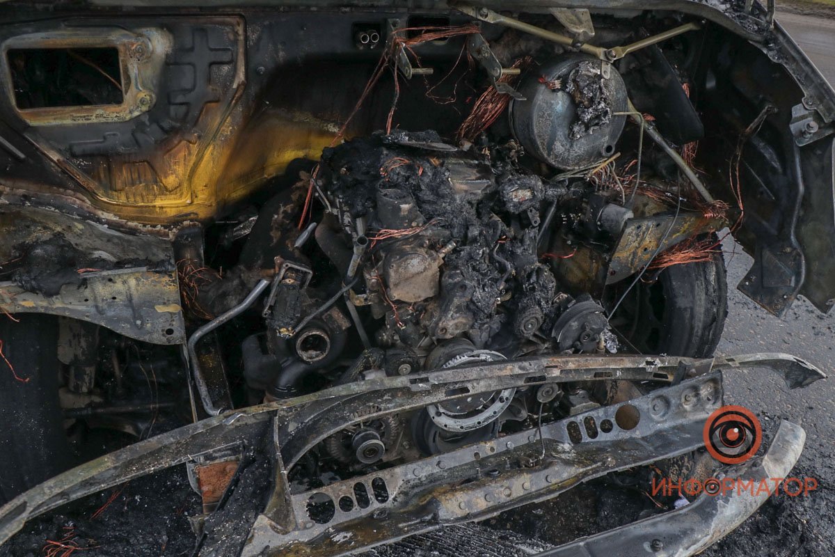 К месту прибыли сотрудники ГСЧС