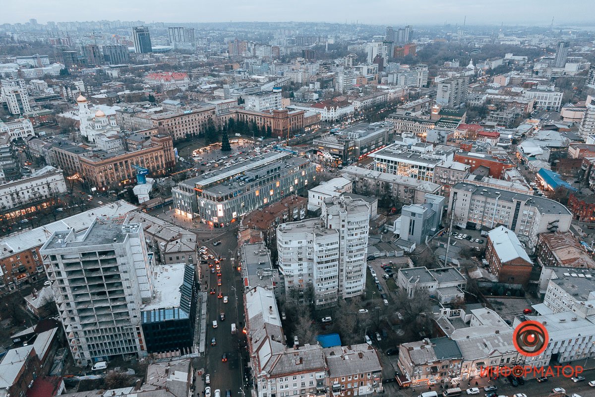 Купить любой ценой: в центре Днепра образовались пробки, парковки забиты, в магазинах очереди 19