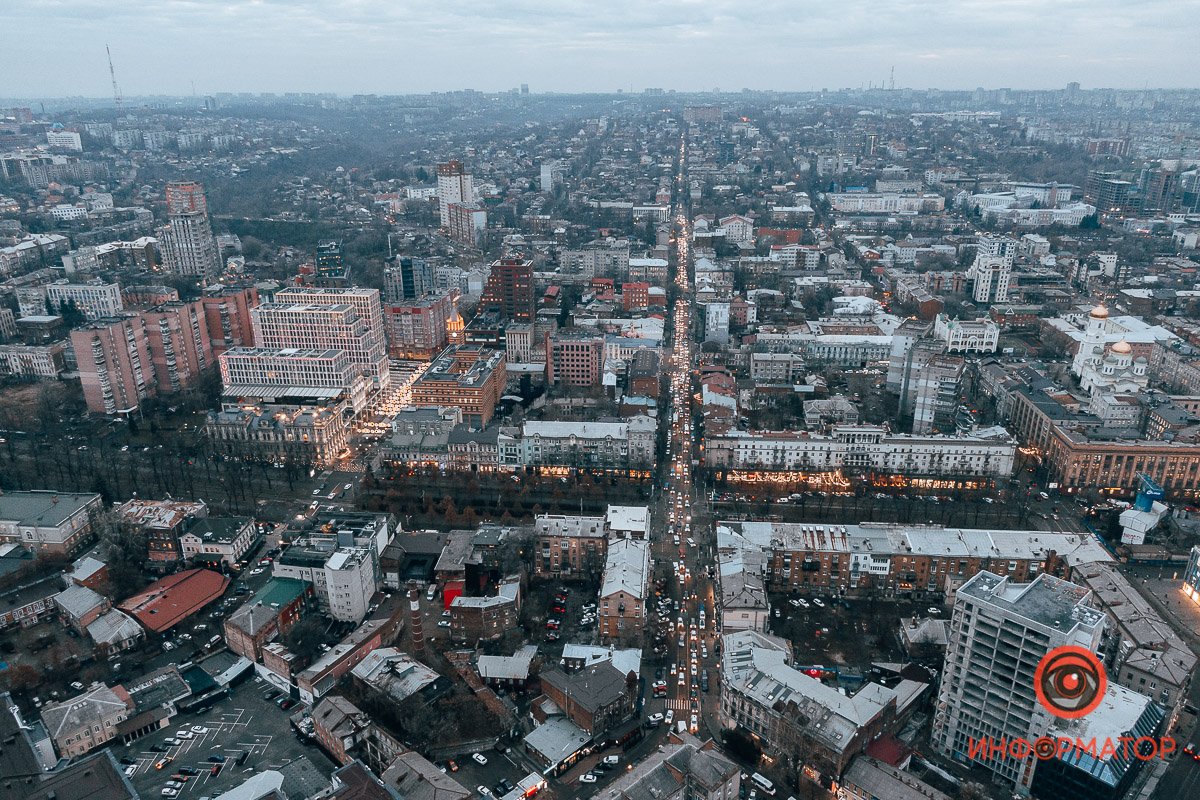 Купить любой ценой: в центре Днепра образовались пробки, парковки забиты, в магазинах очереди 21