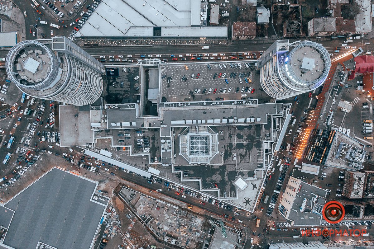 Купить любой ценой: в центре Днепра образовались пробки, парковки забиты, в магазинах очереди 23