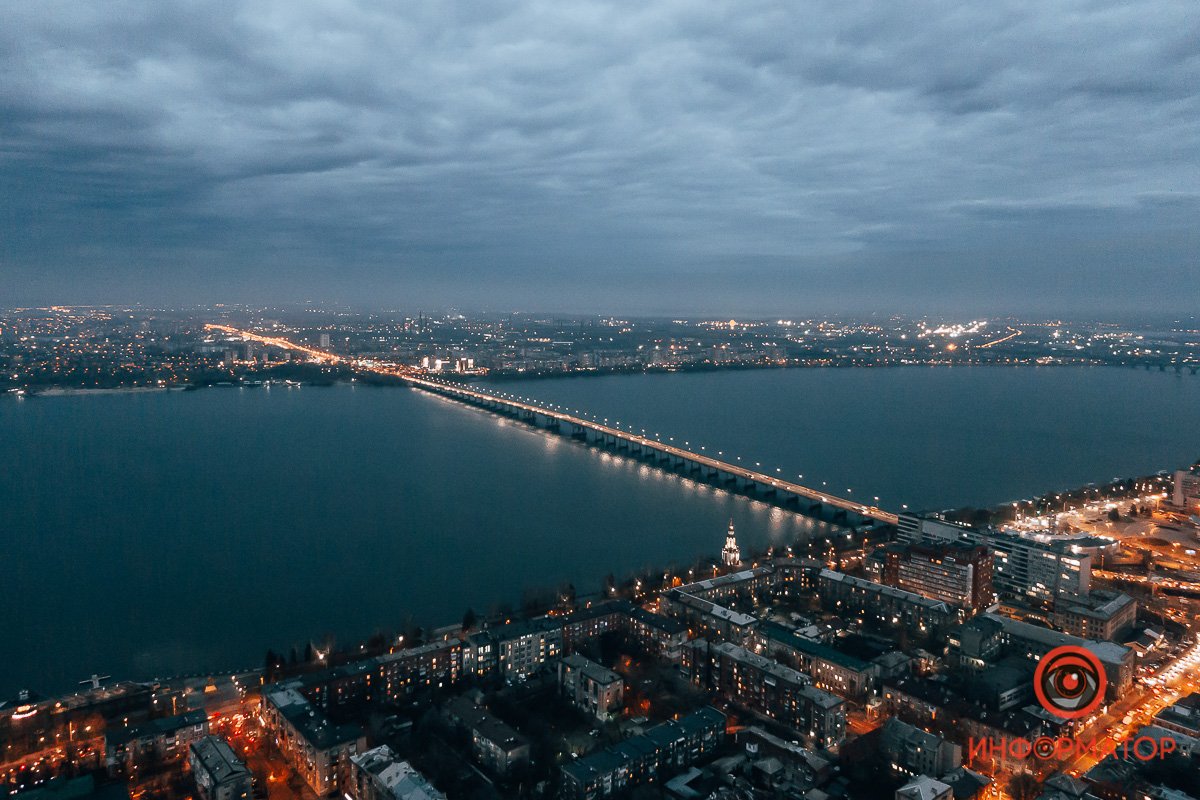 Купить любой ценой: в центре Днепра образовались пробки, парковки забиты, в магазинах очереди 25