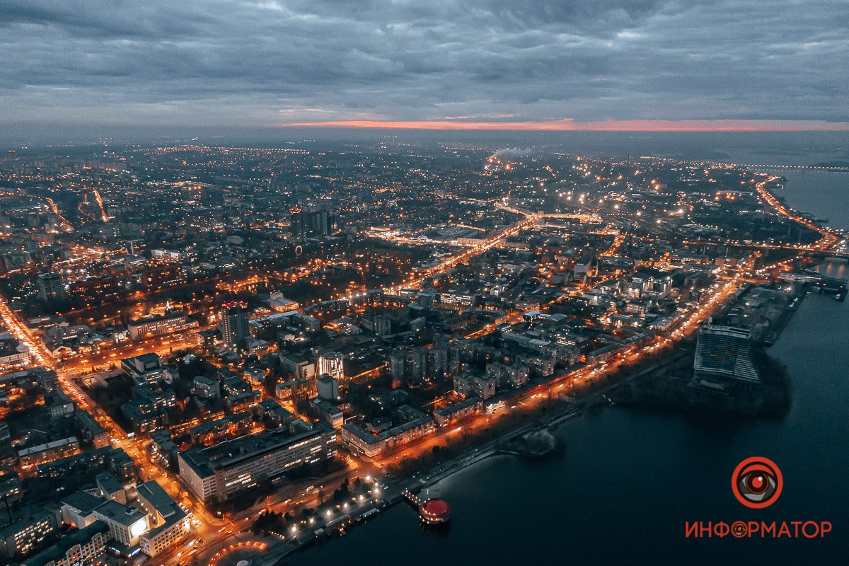 Купить любой ценой: в центре Днепра образовались пробки, парковки забиты, в магазинах очереди 28
