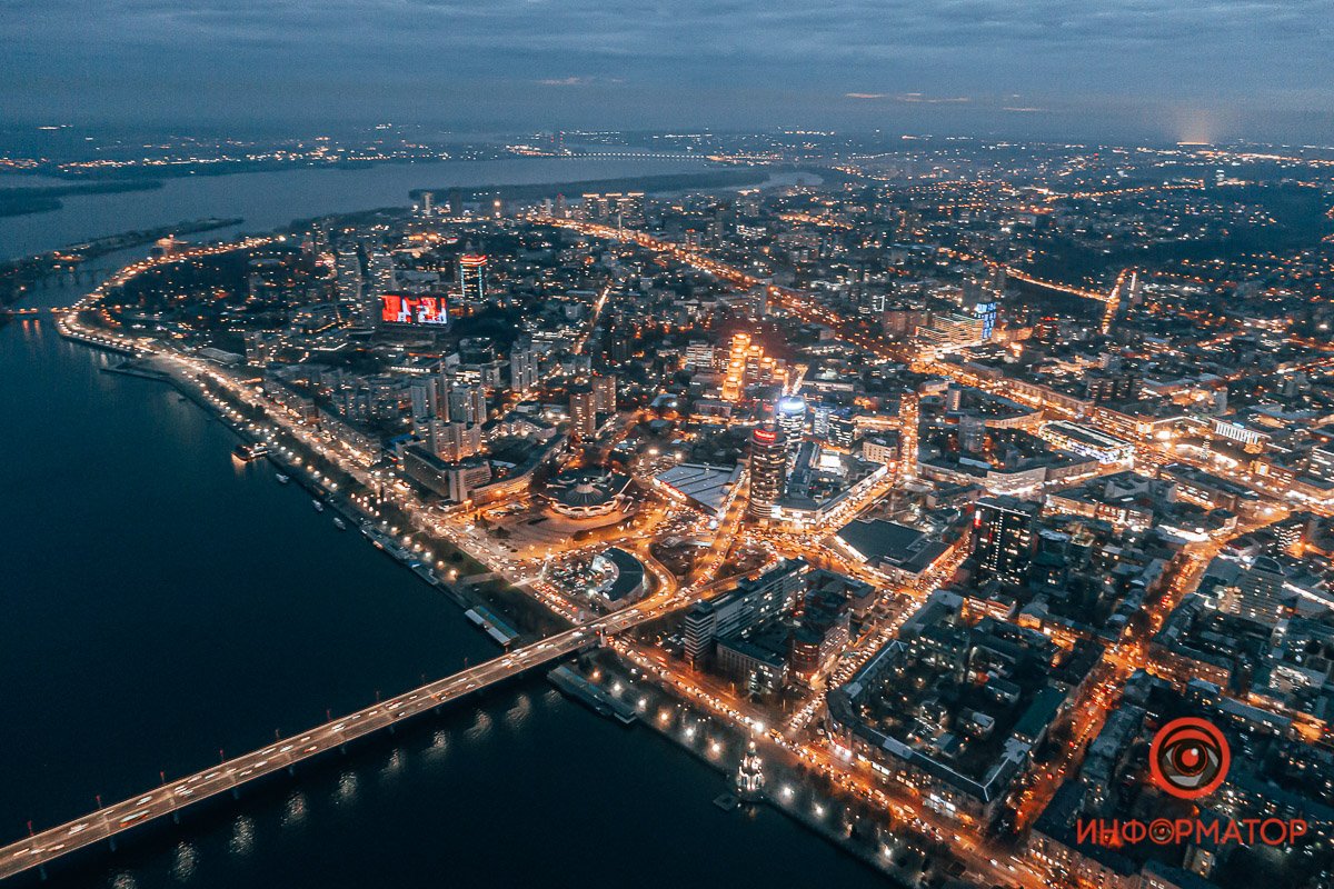 Купить любой ценой: в центре Днепра образовались пробки, парковки забиты, в магазинах очереди 29