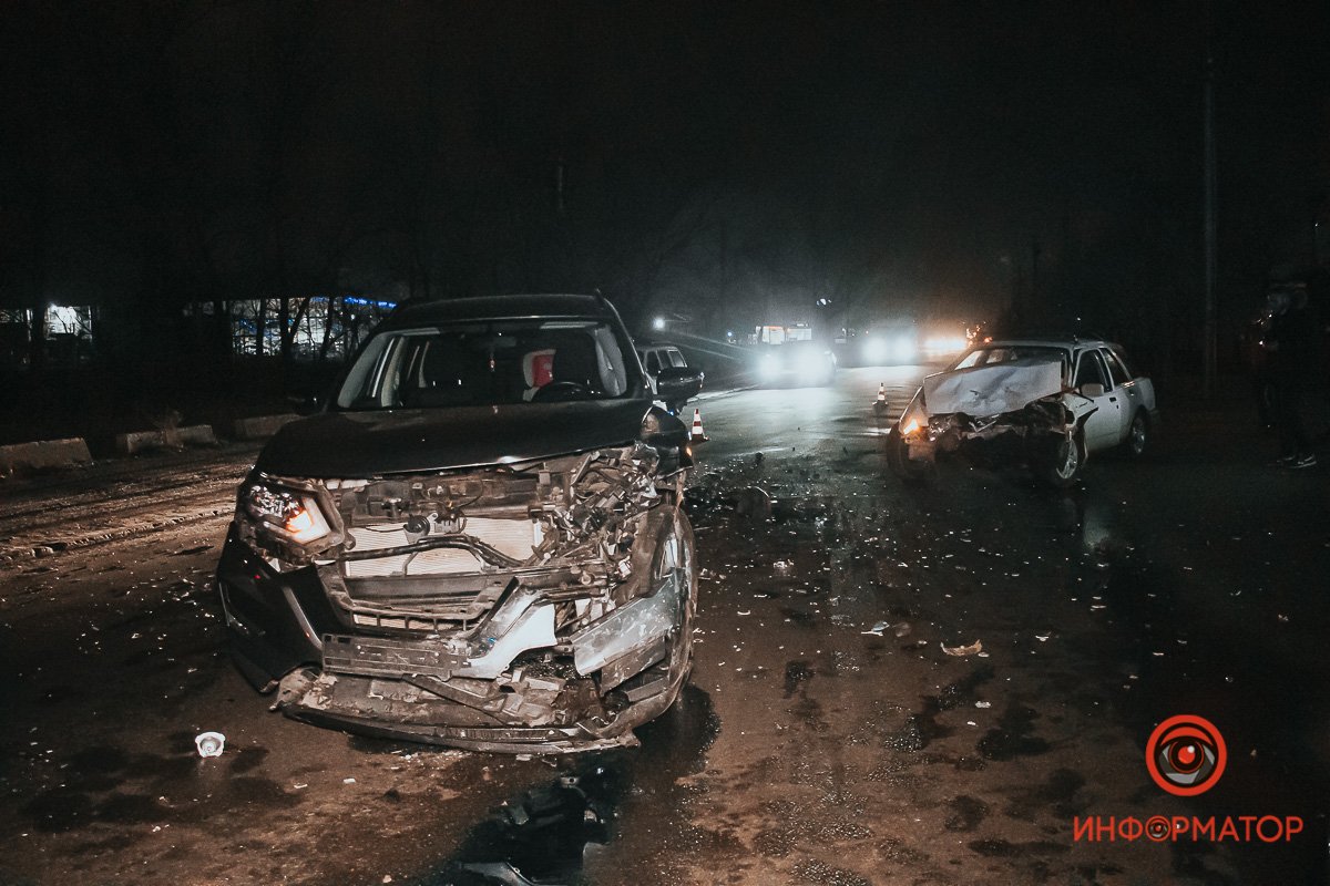 На Курсантской столкнулись Ford и Nissan