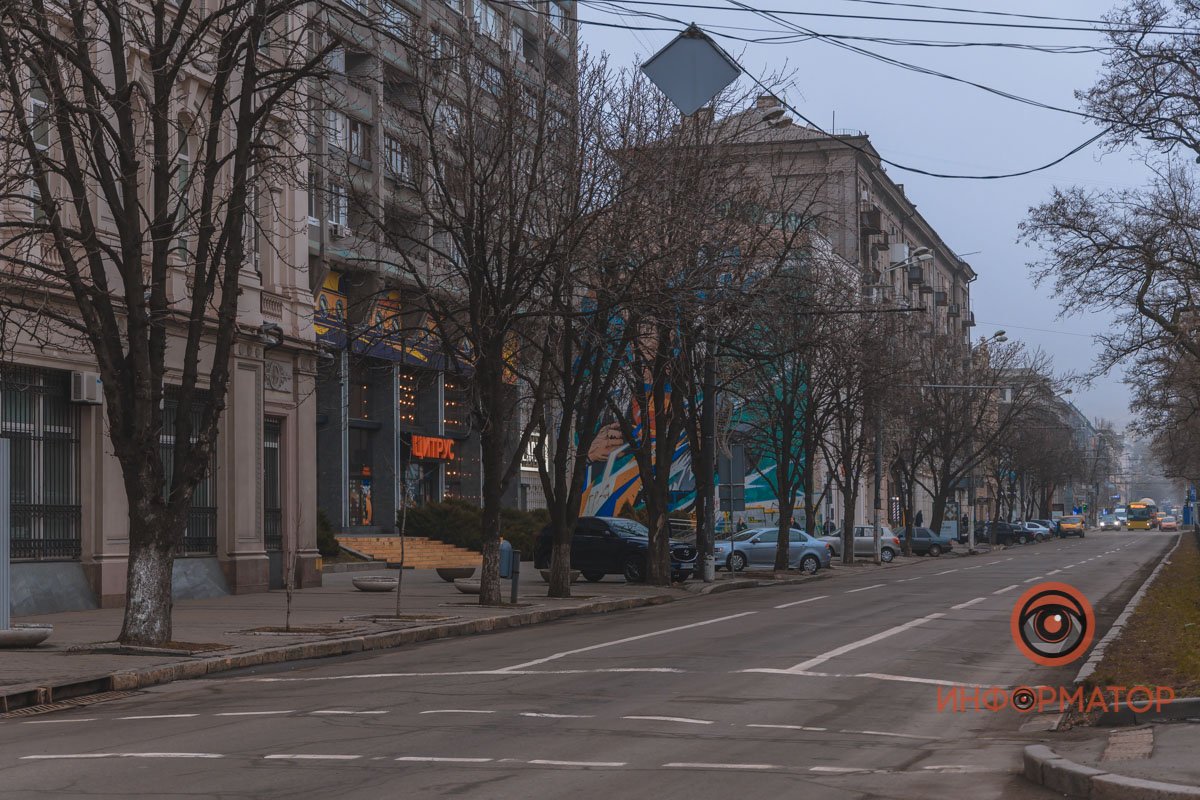 Все застыло в ожидании вечера Все застыло в ожидании вечера