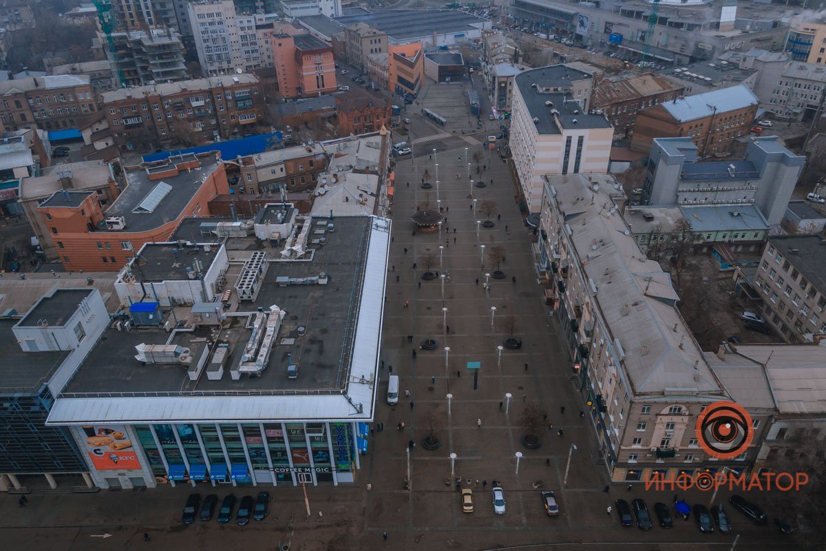 Еще вчера на Европейской площади яблоку не было где упасть Еще вчера на Европейской площади яблоку не было где упасть