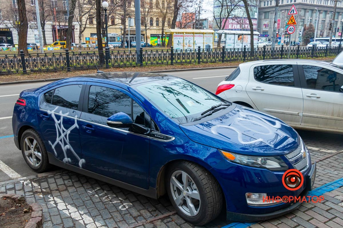 Каждый поднимает себе настроение, как может Каждый поднимает себе настроение, как может