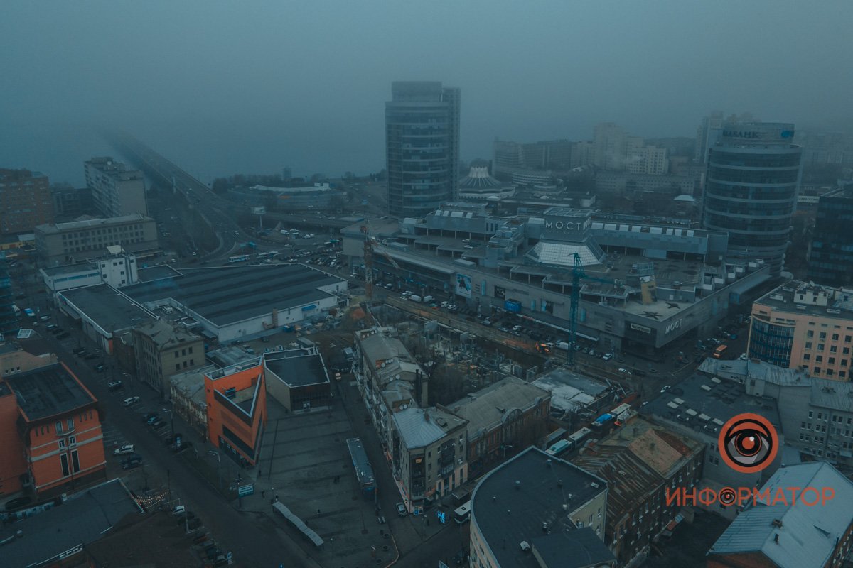 Человеку надо мало: после грома - тишину. Голубой клочок тумана. Жизнь - одну. И смерть - одну. ©