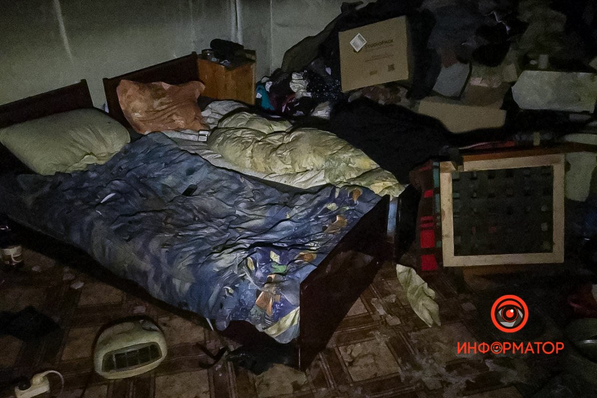 Обгорели домашние вещи, мебель, стены и перекрытие дома Обгорели домашние вещи, мебель, стены и перекрытие дома