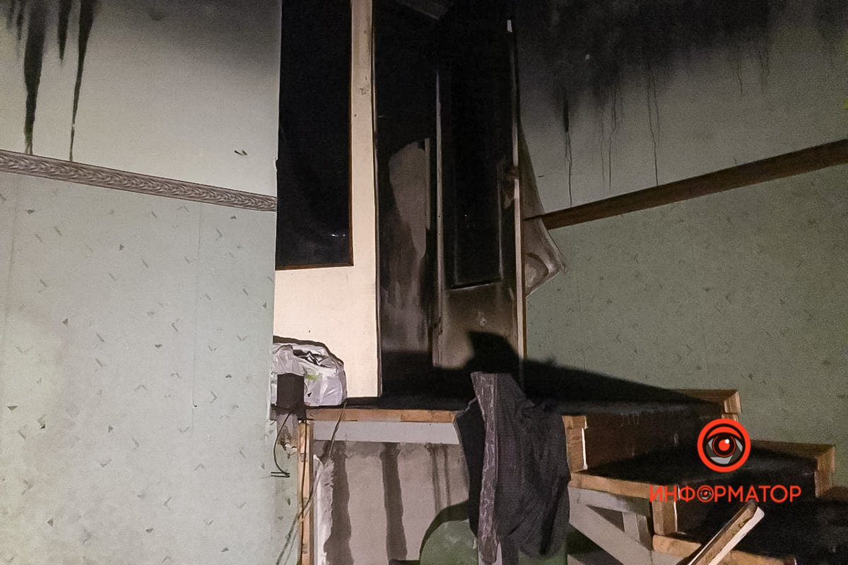Предварительно, возгорание возникло в полуподвальном помещении дома Предварительно, возгорание возникло в полуподвальном помещении дома