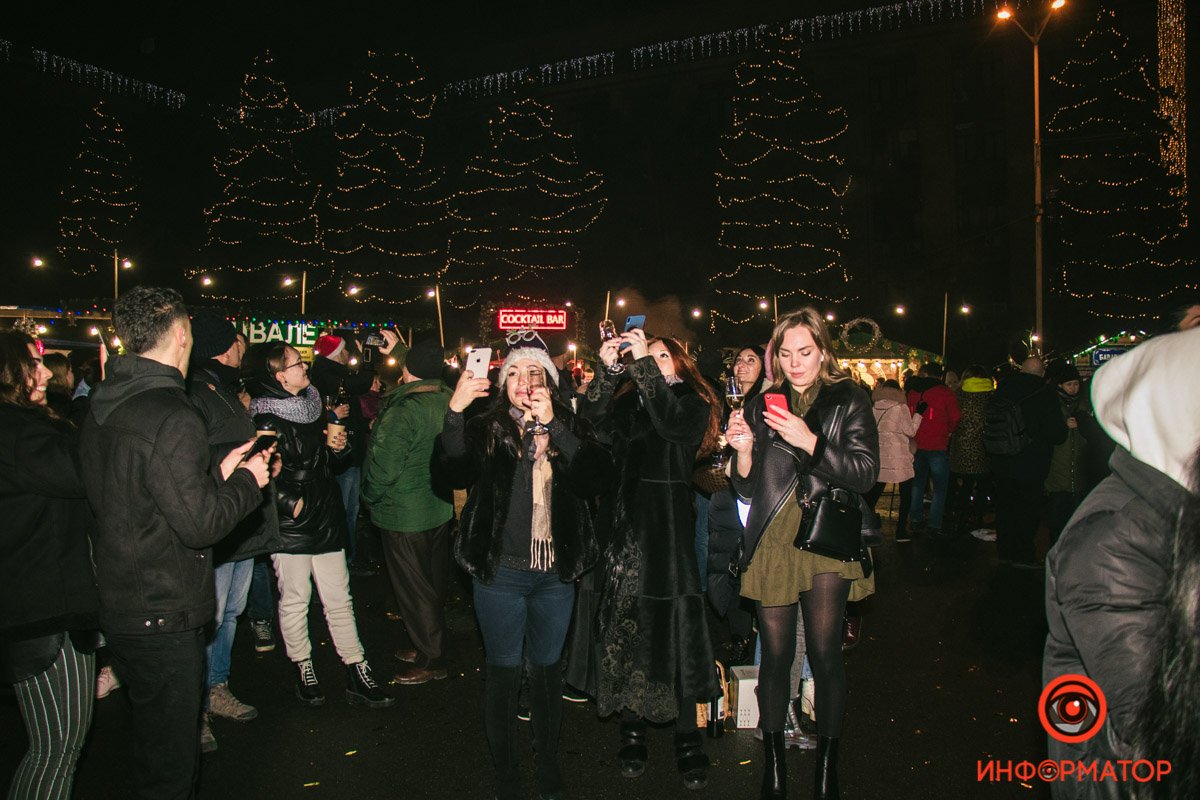Сотни людей собрались на площади Героев Майдана