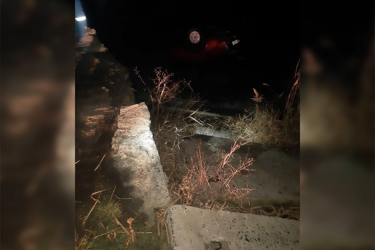 В Днепропетровской области незадолго до Нового года ВАЗ слетел с моста в реку: погиб 3-летний ребенок 1