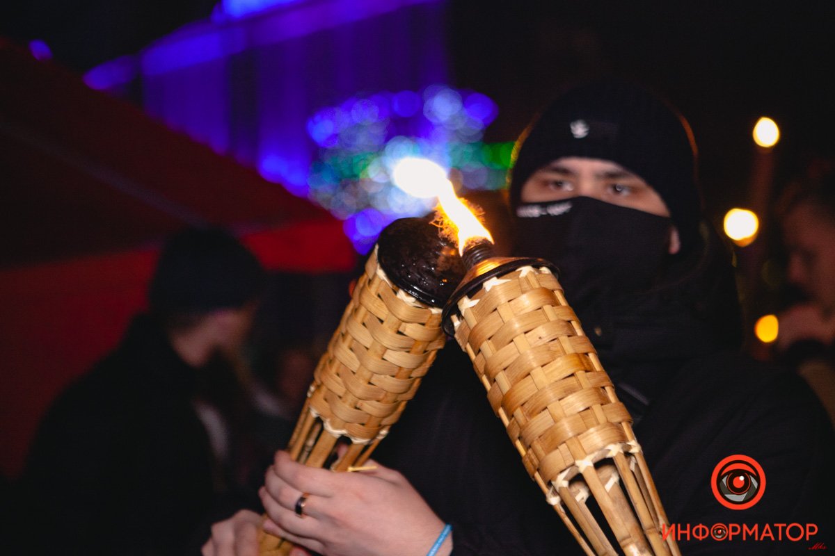 Традиционно в парке Ракет началось факельное шествие