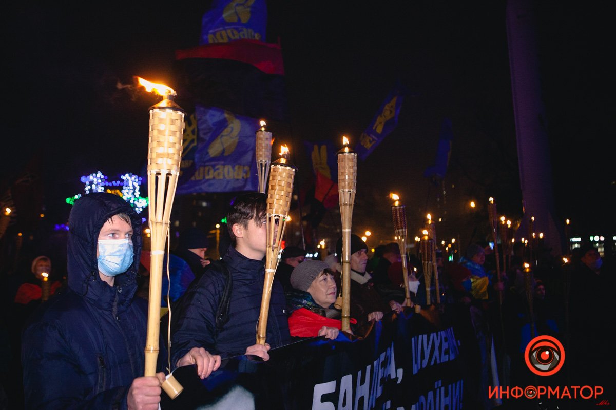 А также активная днепровская молодежь