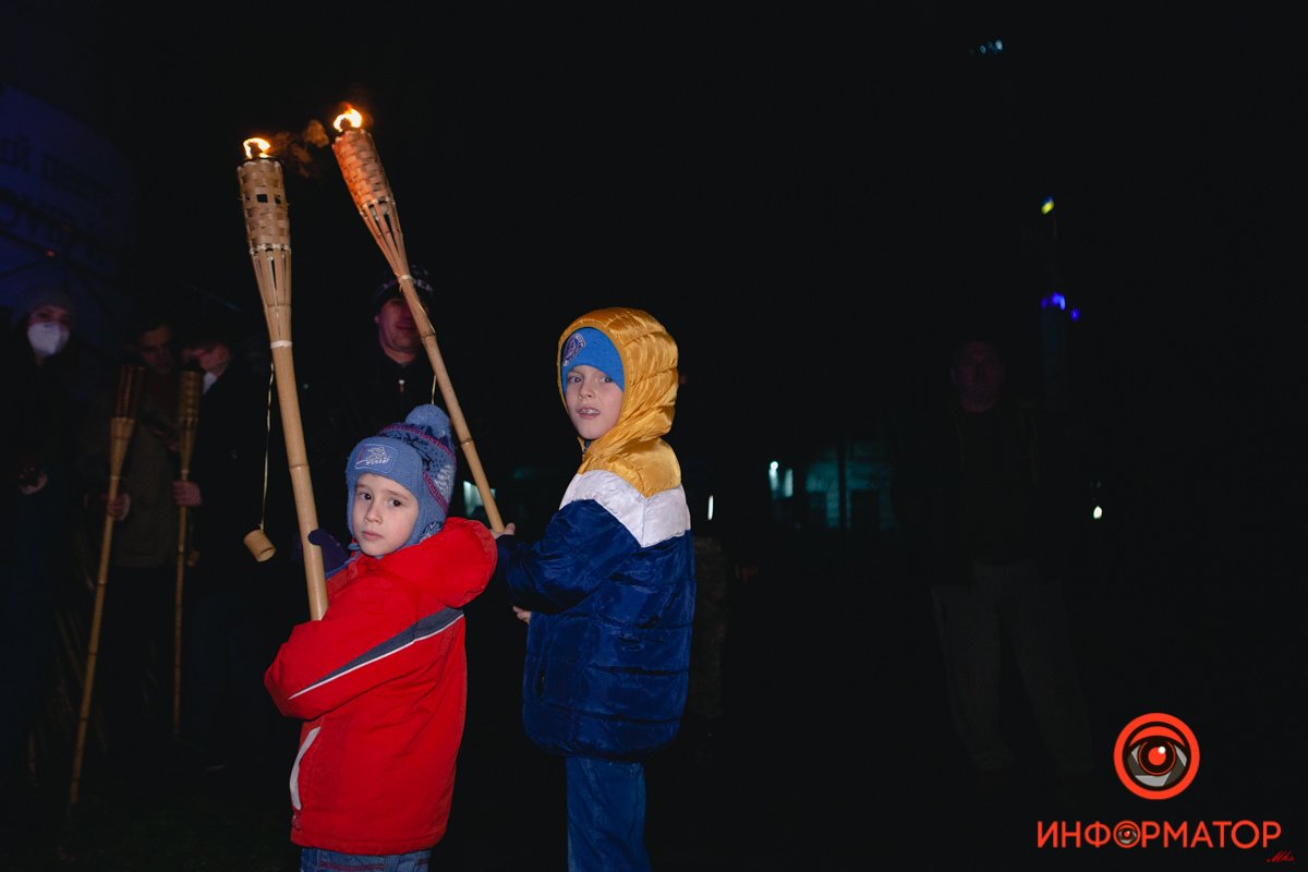 Было немало школьников