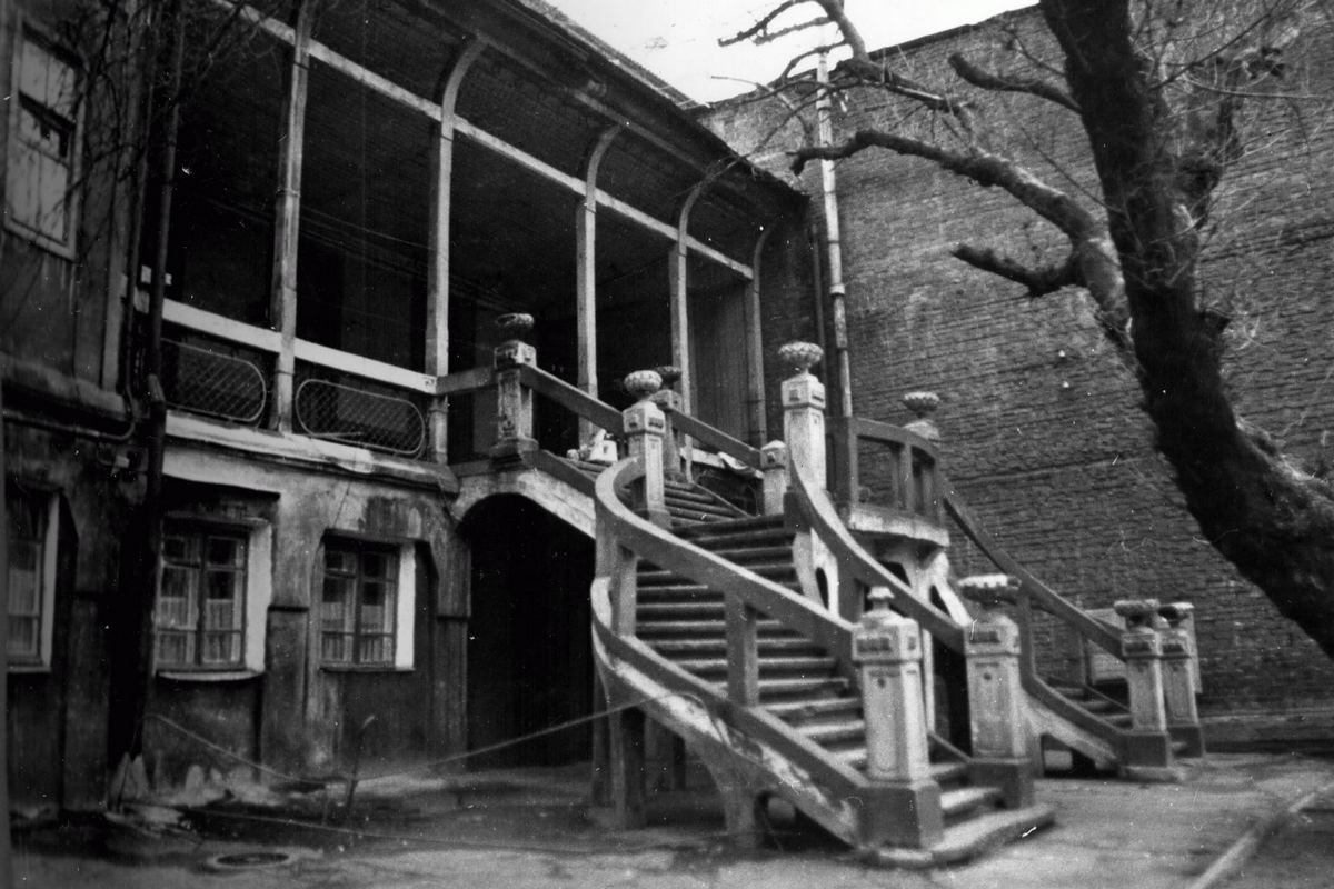 Так лестница выглядела в 1990 году