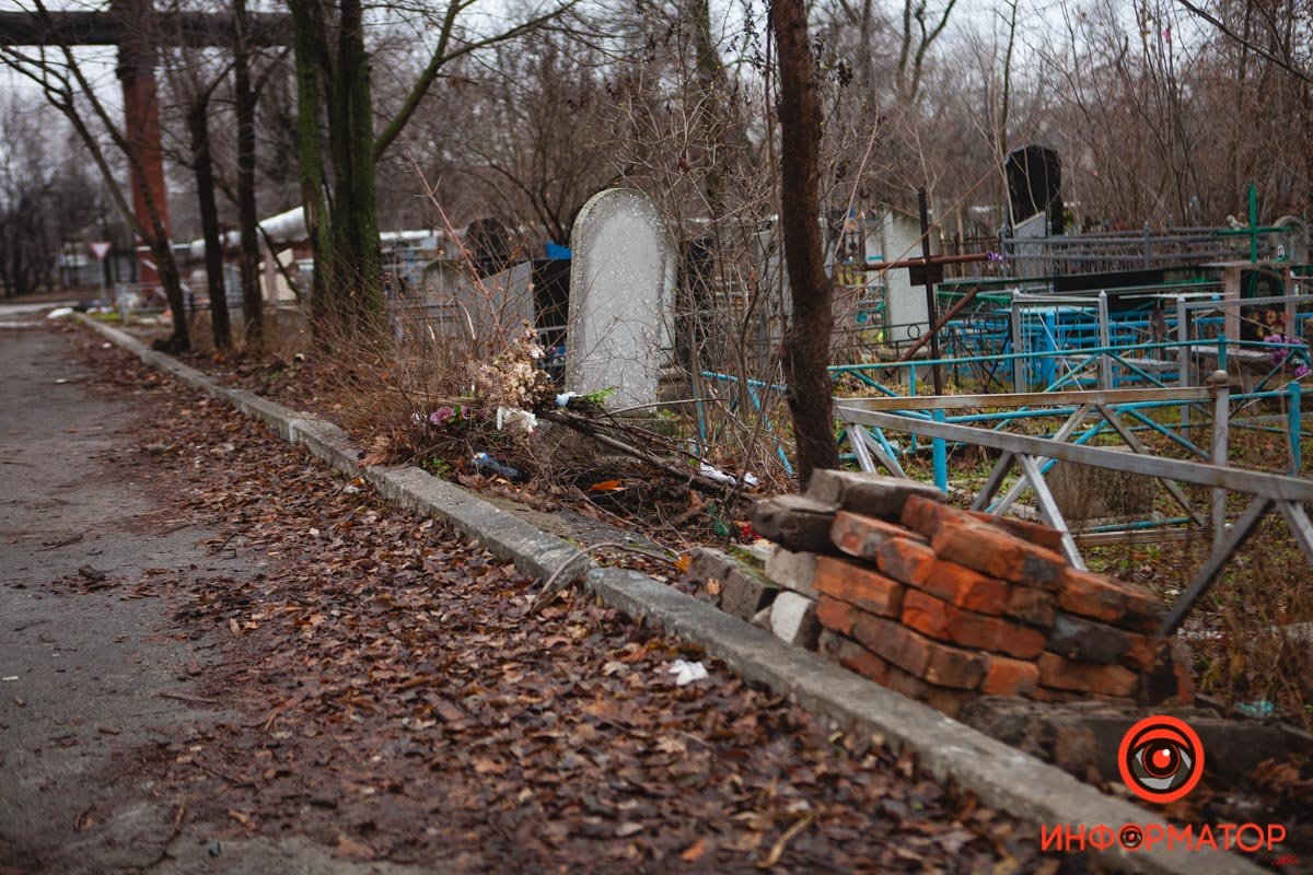 Строительный мусор на обочине