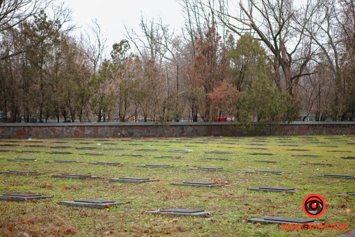 Ветер разносит мусор