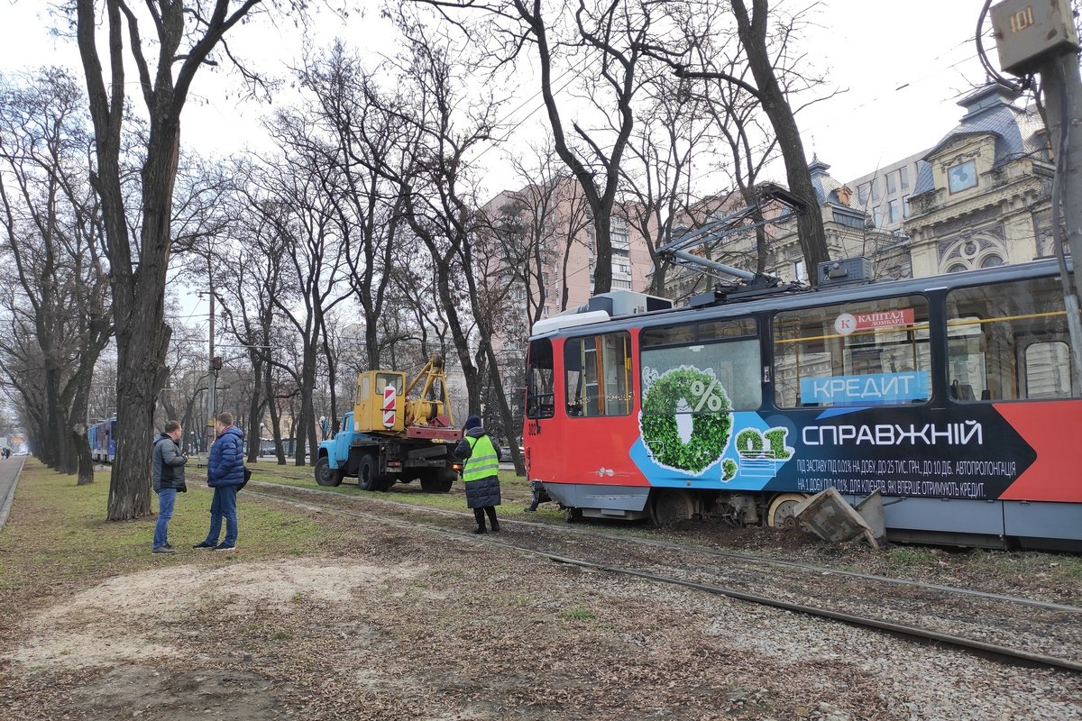 На место приехал кран