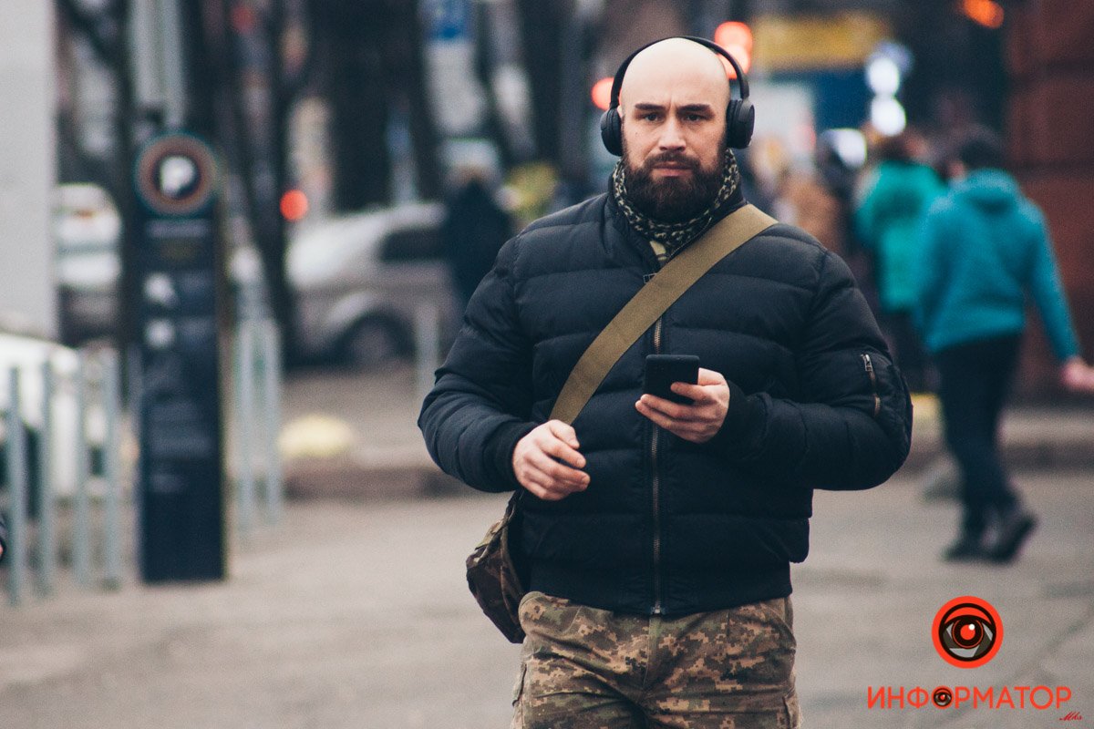  Город слишком скучный, чтобы ходить по улицам без наушников