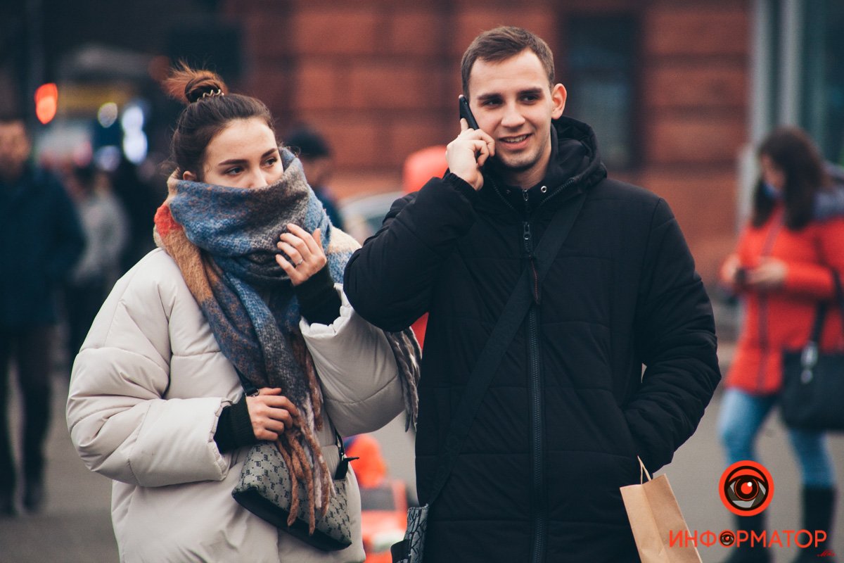 Ох, вас тоже бесит, когда тот, с кем вы гуляете, долго и нудно говорит по телефону, как будто тебя рядом нет?