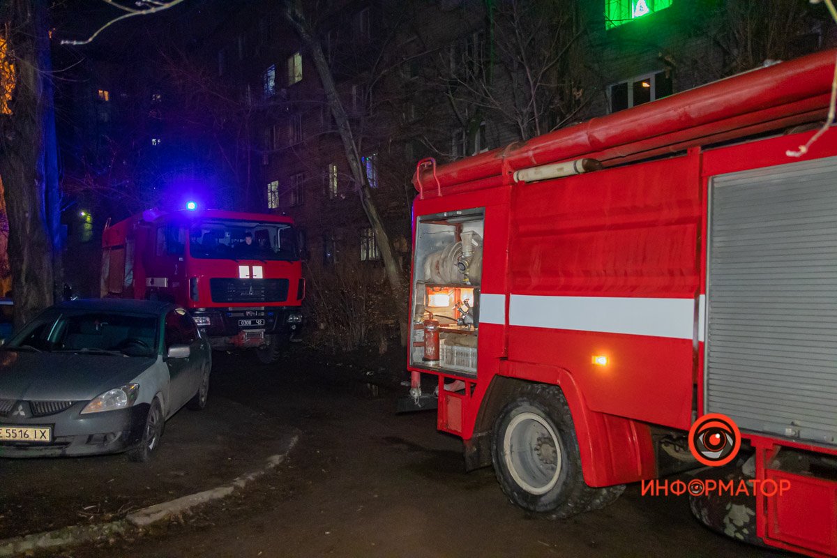 Работе спасателей препятствовал сосед владельца квартиры, в которой произошел пожар