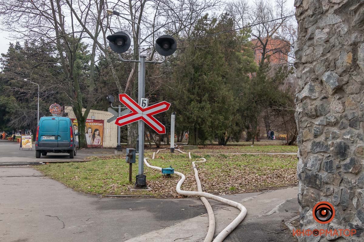 Шланги через весь парк Шланги через весь парк
