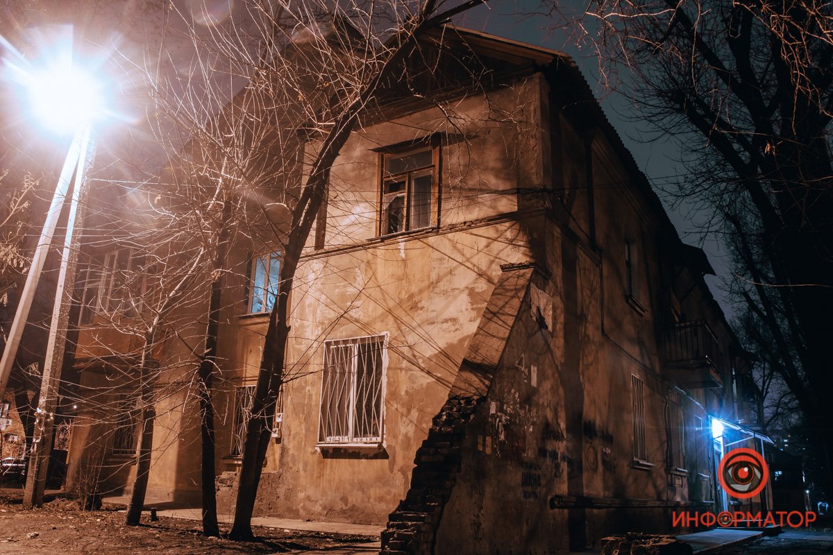 Создает атмосферу