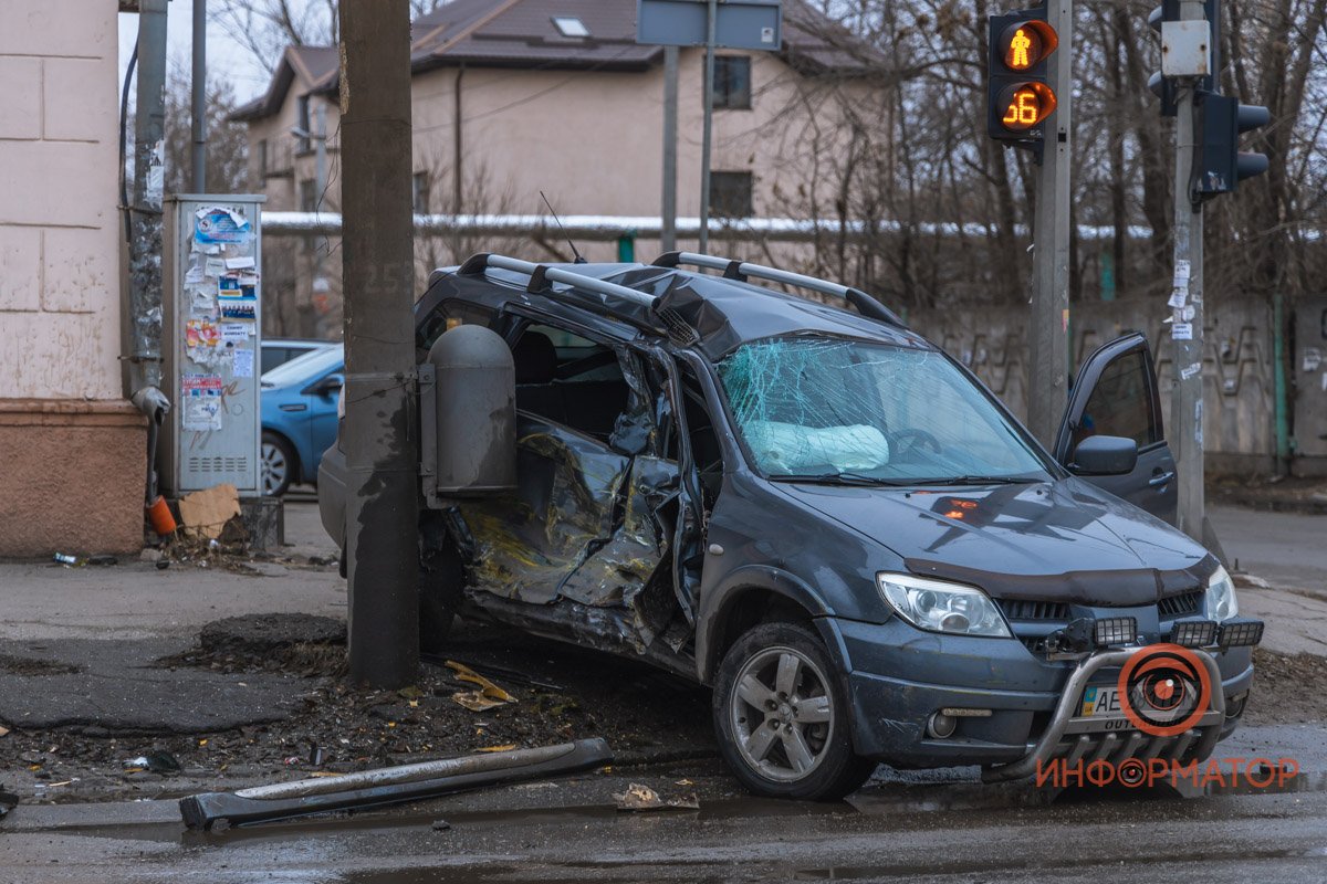 Водитель авто поворачивал на Мариупольскую и не пропустил автобус Водитель авто поворачивал на Мариупольскую и не пропустил автобус