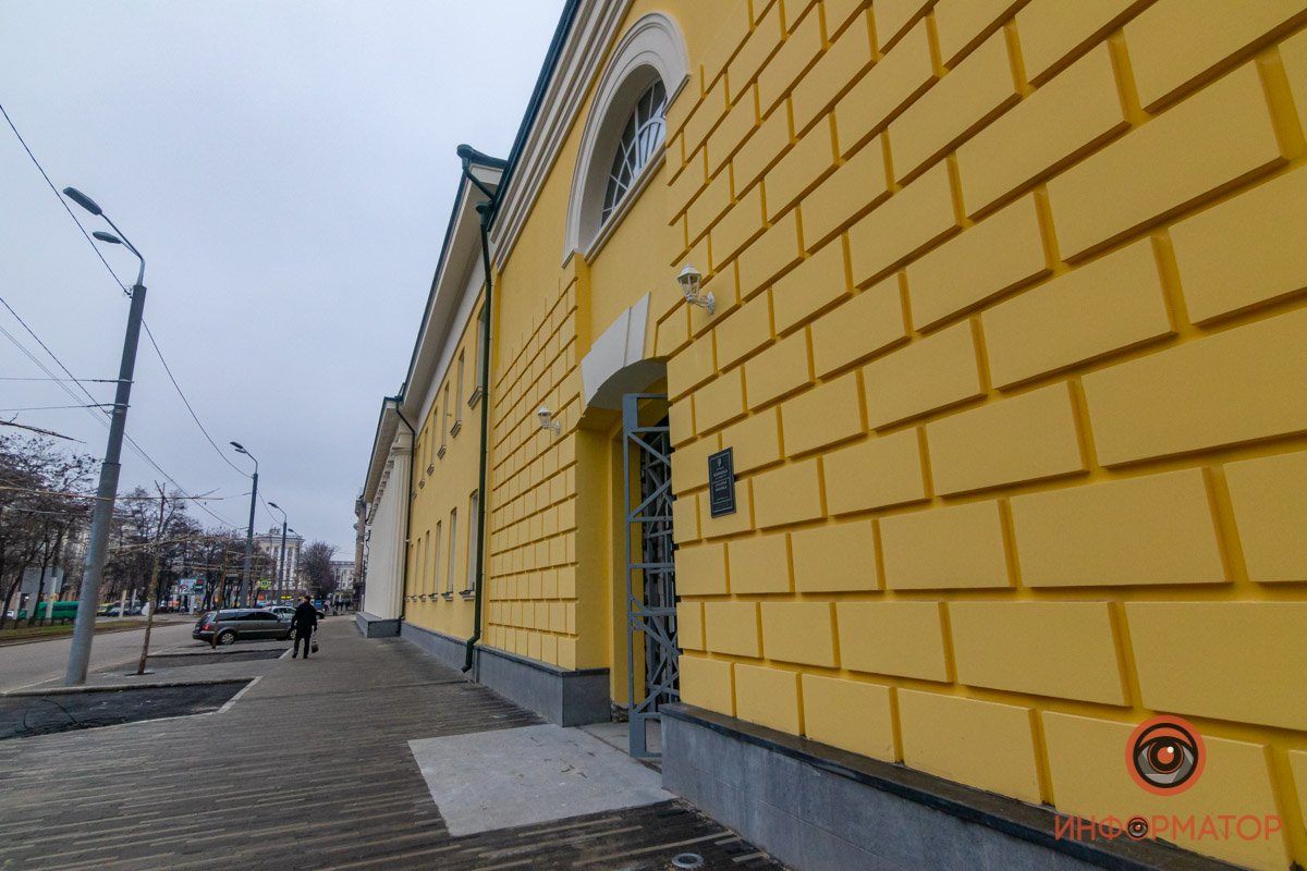 Ранее тут была Екатеринославская суконная фабрика, позже - хлебзавод