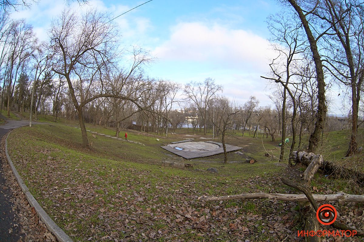 На склонах ранее располагались трибуны