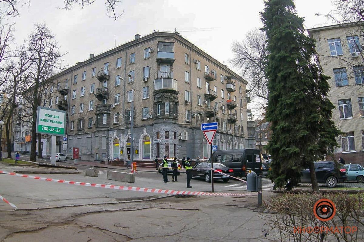 С одной стороны перекрыт проезд от улицы Владимира Винниченка (бывшая Куйбышева) до Сергея Ефремова (бывшая Ворошилова) С одной стороны перекрыт проезд от улицы Владимира Винниченка (бывшая Куйбышева) до Сергея Ефремова (бывшая Ворошилова)