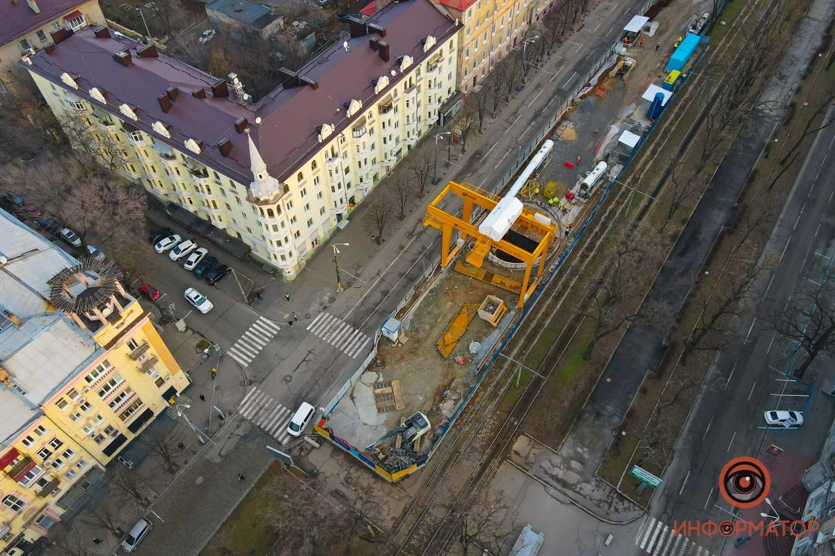 Перекрыта часть проспекта Яворницкого в обоих направлениях Перекрыта часть проспекта Яворницкого в обоих направлениях