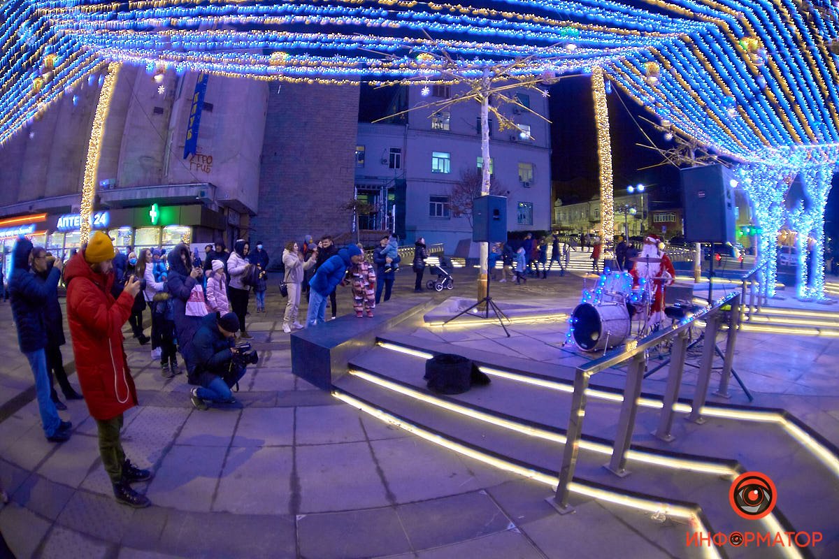 И без того волшебная по вечерам улица Короленко стала еще атмосферней И без того волшебная по вечерам улица Короленко стала еще атмосферней