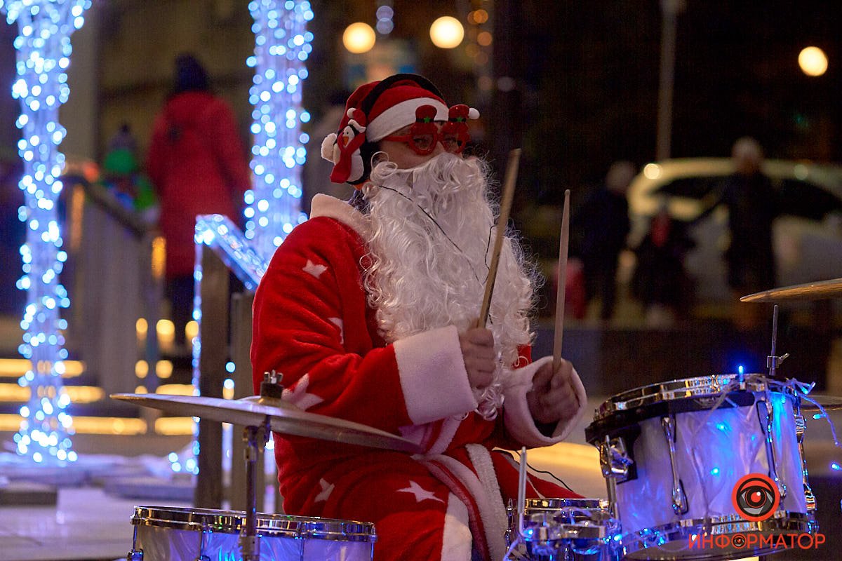 . Был и Монатик, и Майкл Джексон, несколько хитов «Дискотеки Аварии» и даже песни Сергея Бабкина . Был и Монатик, и Майкл Джексон, несколько хитов «Дискотеки Аварии» и даже песни Сергея Бабкина