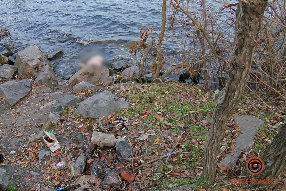 На Набережной Победы в воде обнаружили тело женщины На Набережной Победы в воде обнаружили тело женщины