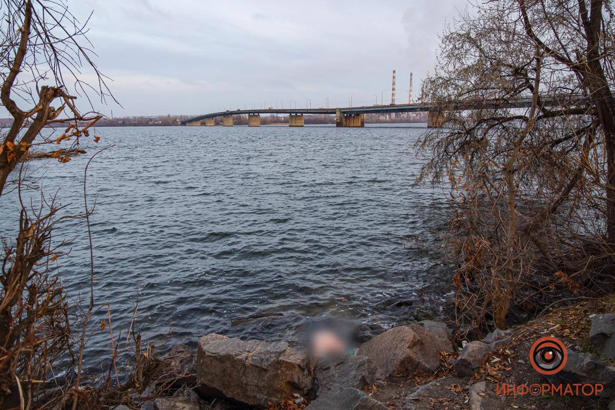 На месте правоохранители, ожидается приезд судмедэкспертов На месте правоохранители, ожидается приезд судмедэкспертов