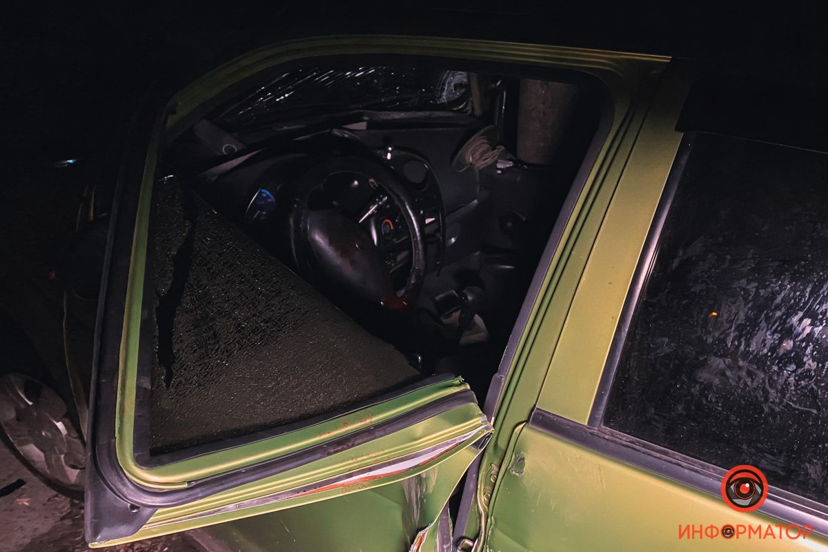 По непонятным причинам Daewoo ушел в занос, вследствие чего его вынесло на встречную полосу движения По непонятным причинам Daewoo ушел в занос, вследствие чего его вынесло на встречную полосу движения