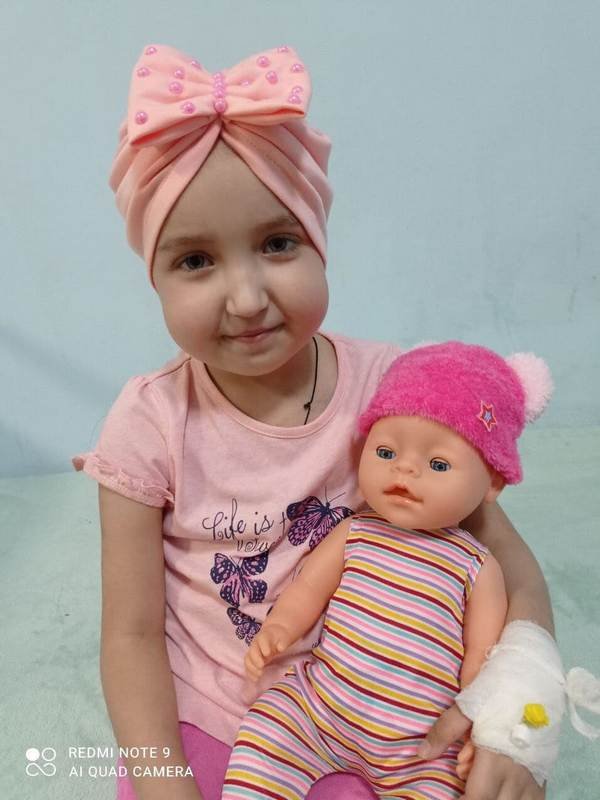 Несмотря на свой возраст, девочка очень сильная, но ей нужна наша помощь