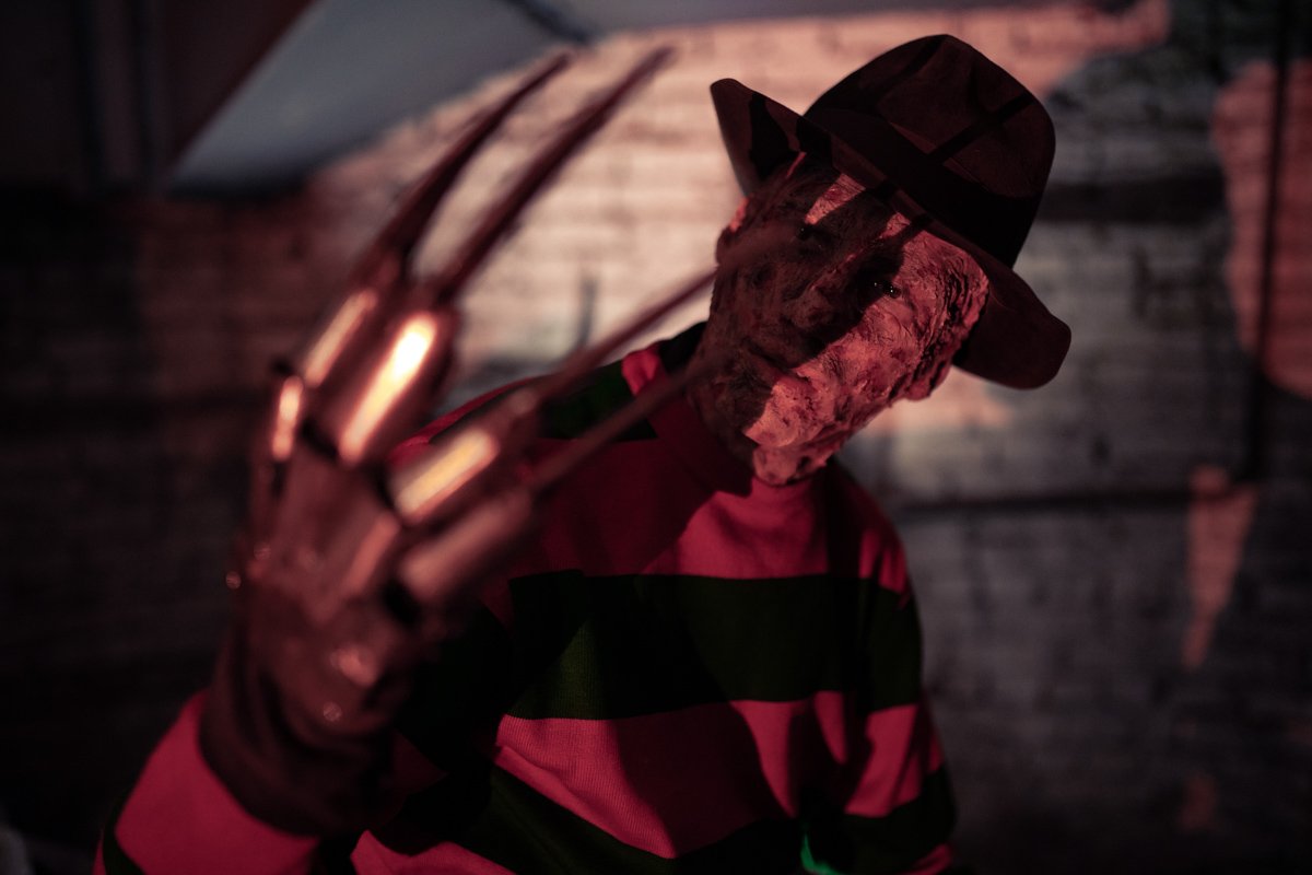 Пять, шесть, крепче стисни крест, Пять, шесть, крепче стисни крест,