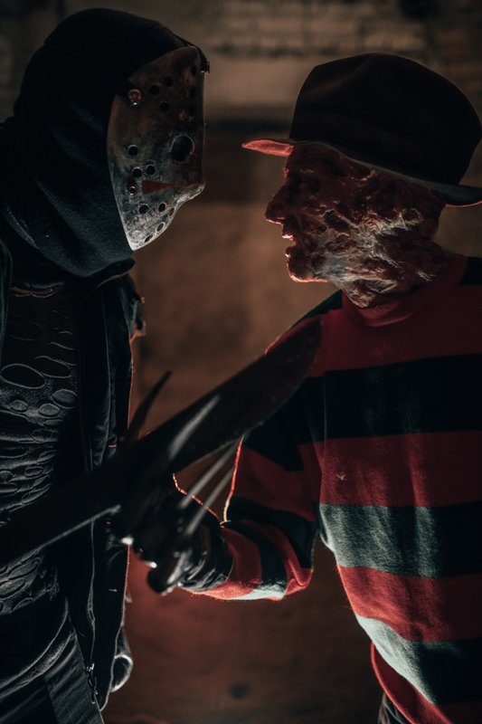 Пять, шесть, Фредди всех вас хочет съесть! Пять, шесть, Фредди всех вас хочет съесть!