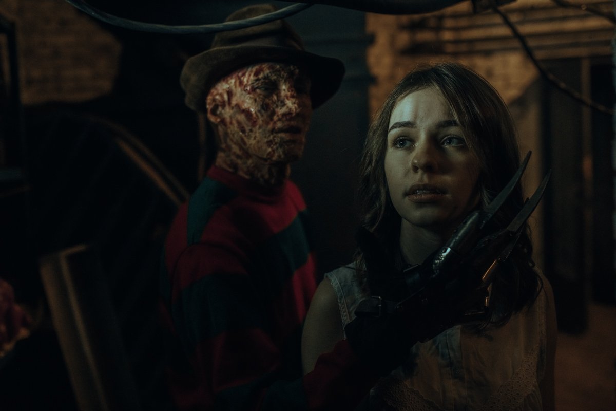 Девять, десять, никогда не спите, дети... Девять, десять, никогда не спите, дети...