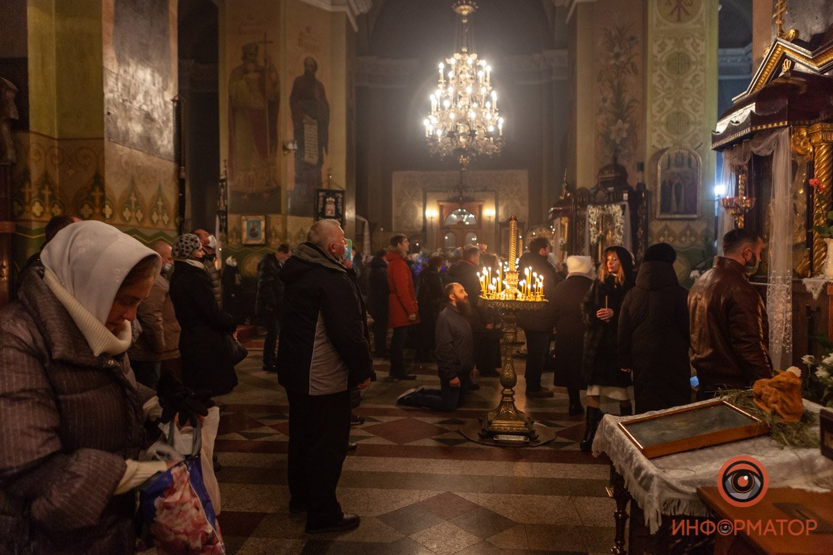 Здание храма было заполнено более чем полностью