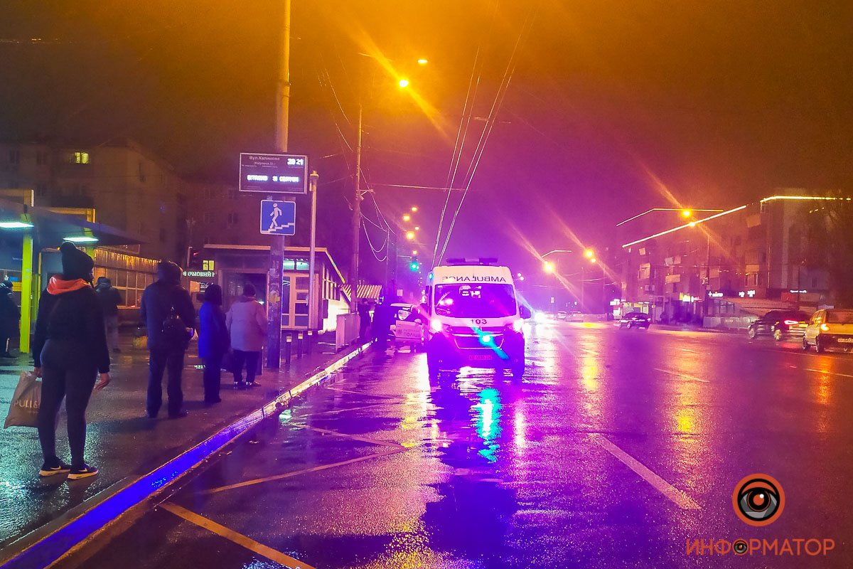 На место приехали медики На место приехали медики