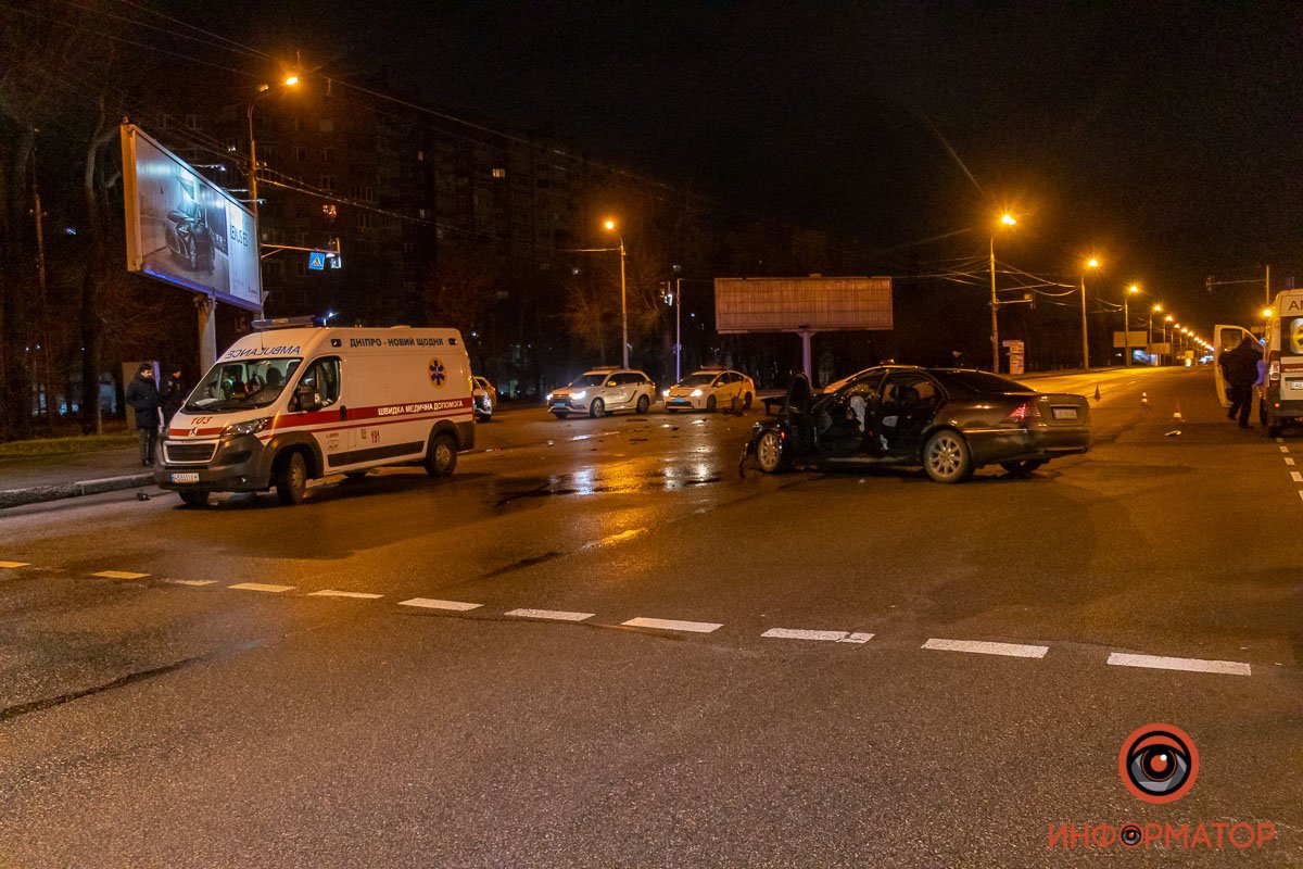 Mercedes ехал в сторону выезда из города Mercedes ехал в сторону выезда из города