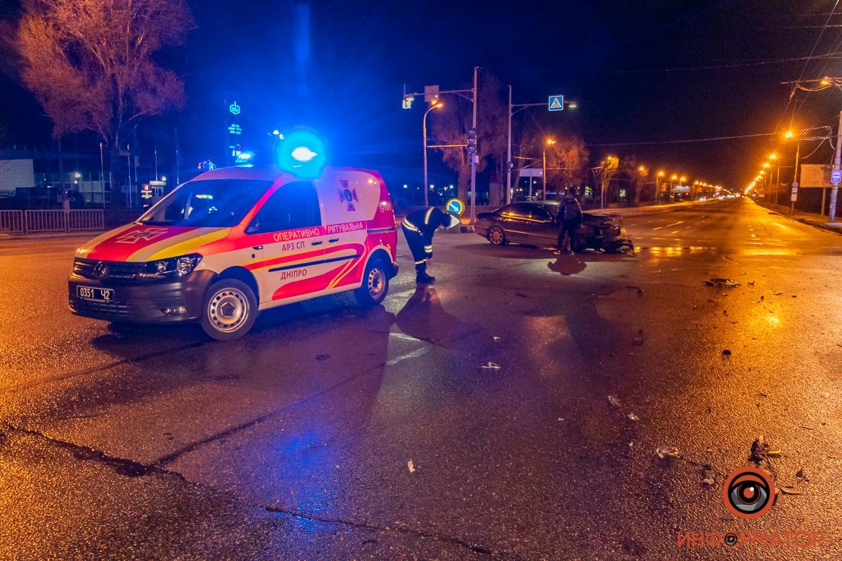 Из Mercedes пролилось масло Из Mercedes пролилось масло