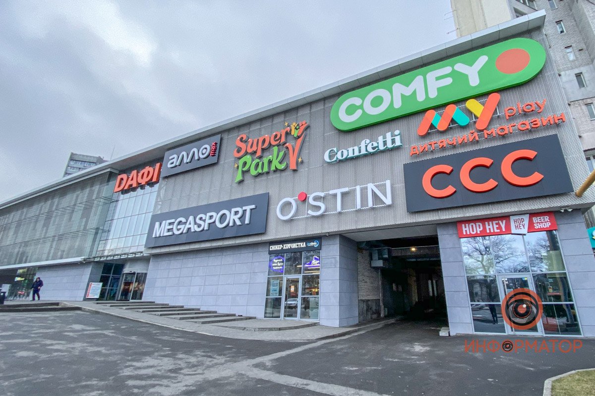 В ТЦ "Дафи" все магазины одежды закрыты В ТЦ "Дафи" все магазины одежды закрыты